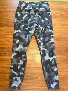 Athleta Lightning Camo 7/8 Tight